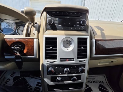 2010 Chrysler Town & Country Touring