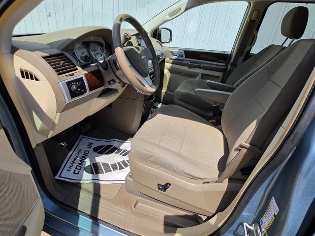 2010 Chrysler Town & Country Touring