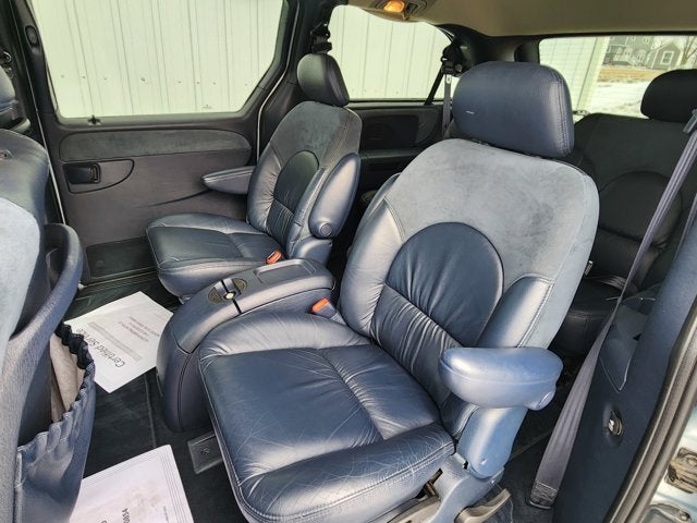 2001 Chrysler Town & Country Limited